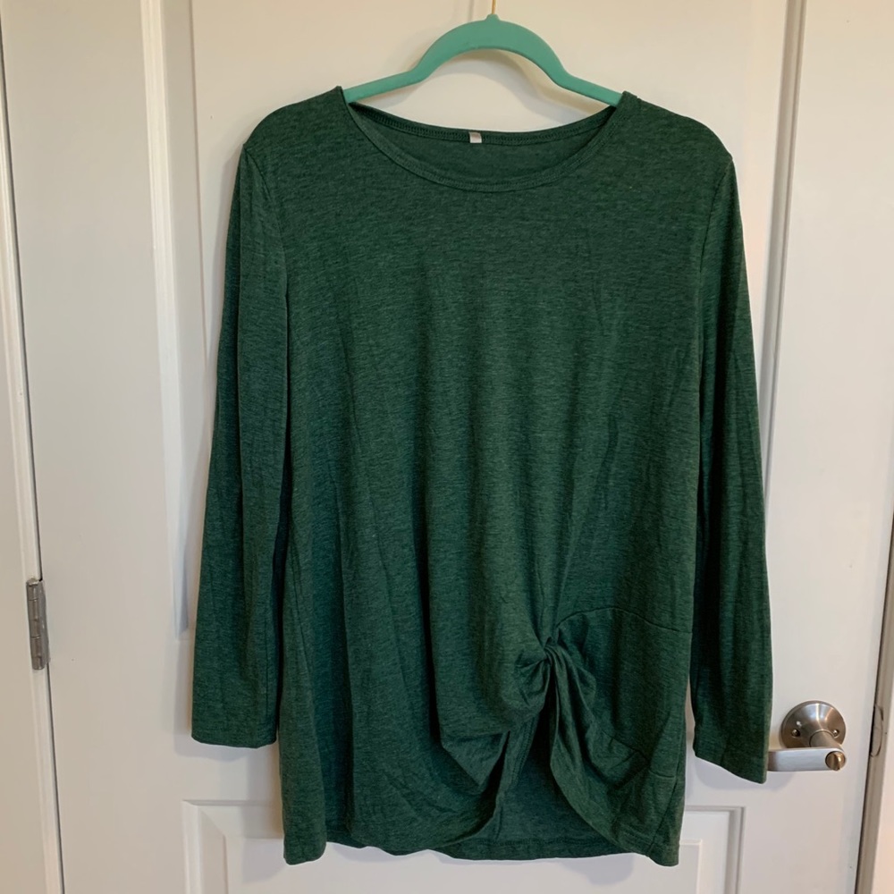 Green long sleeve knit w/ twist detail